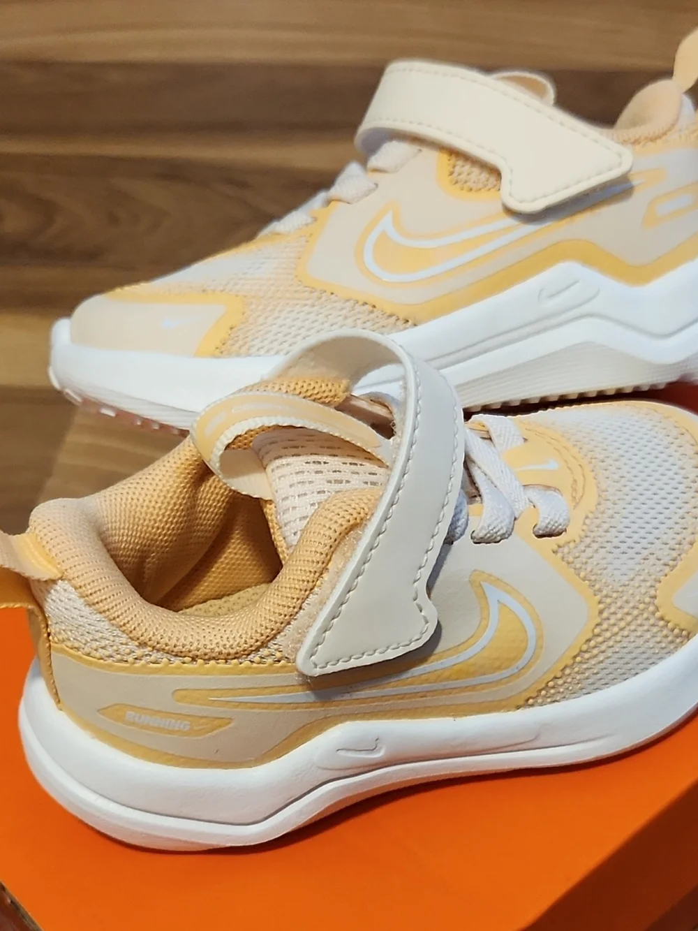 Nike Cosmic Runner 5c Kids Peach & White Velcro Sneakers New With Box [ Yellow ]